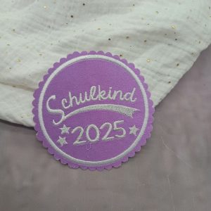 Schultüten Button Schulkind 2025 Lila