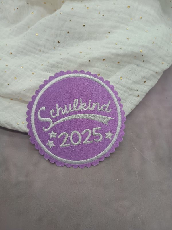 Schultüten Button Schulkind 2025 Lila