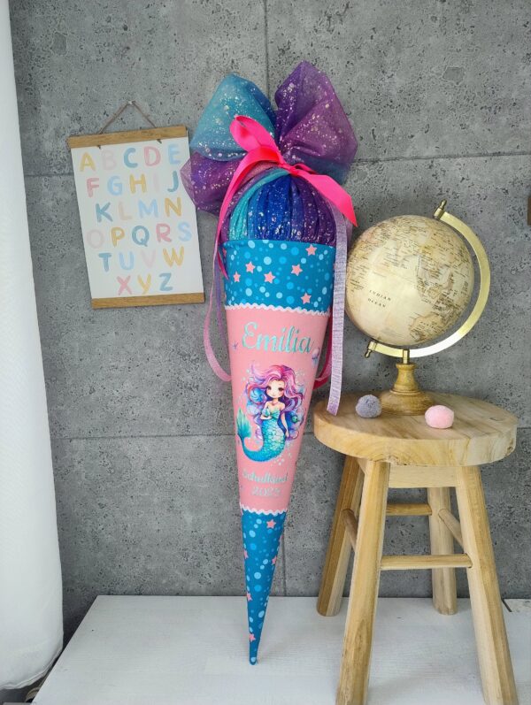 Schultüte zum Mermaid Lola mit Meerjungfrau auf Rosa Hintergrund