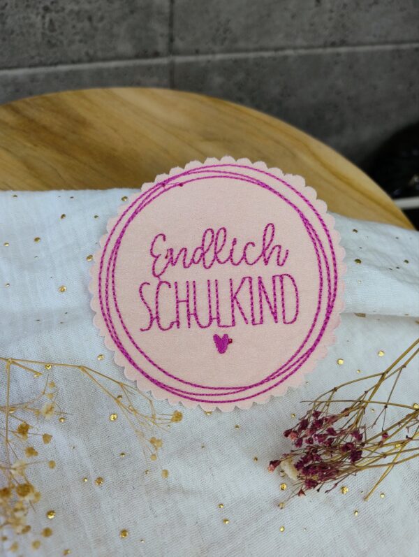 Schulkind Button als Anhänger für die Schultüte