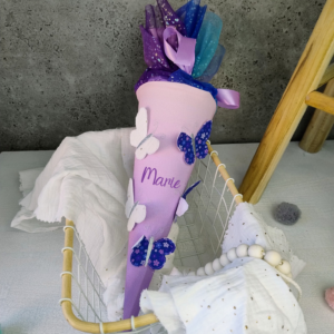 Kita-Tüte lila mit Schmetterlingen – Personalisiert, 35 cm Stoff-Geschwistertüte