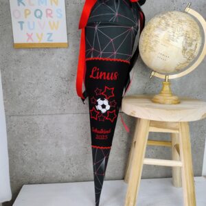 Schultüte zum Dragon Darko mit Namen mit Fussball und Sternen