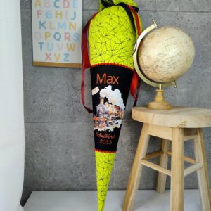 Schultüte zum Neon Fighter mit Eisenbahn und Namen