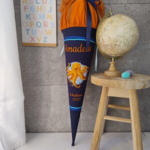 Schultüte zum Dunkelblau mit Oktopus Namen und Tüll