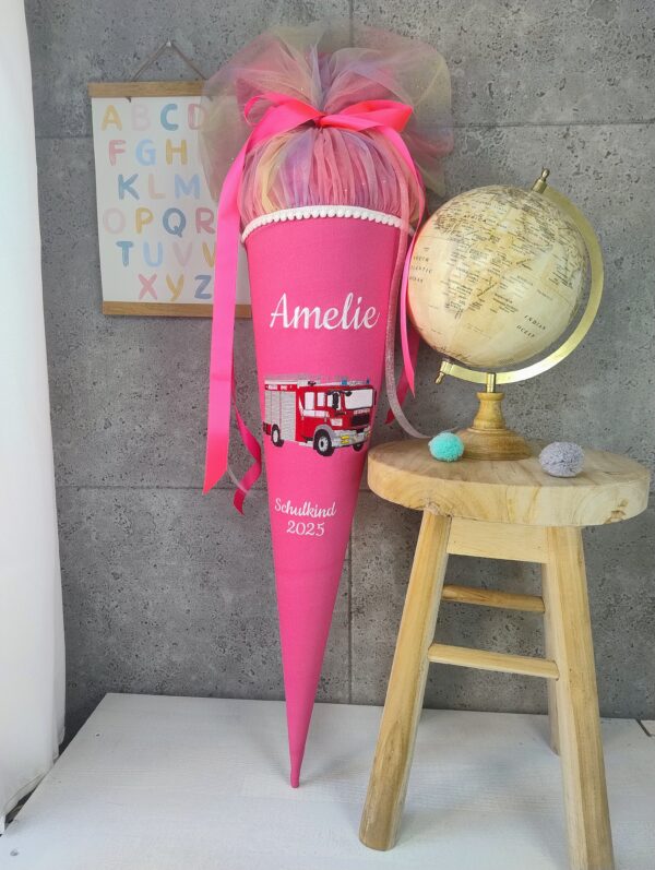 Schultüte mit Feuerwehr in Pink mit Namen und Tüll