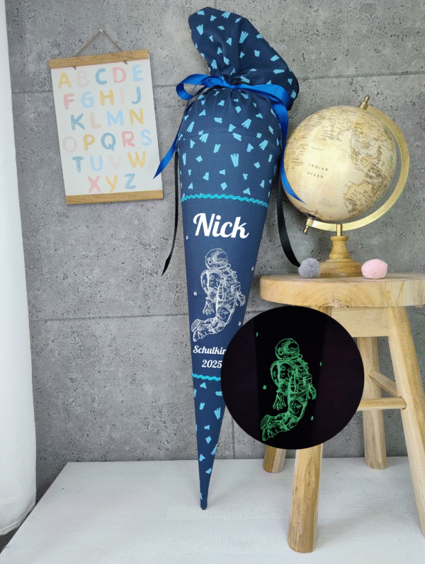 Schultüte Zum Verfolgbrjagd mit Astronauten / Leuchtet im Dunkeln auf Wunsch mit Name