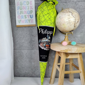Schultüte zum Neon Fighter mit Eisenbahn personalisiert- Schwarz Gelb