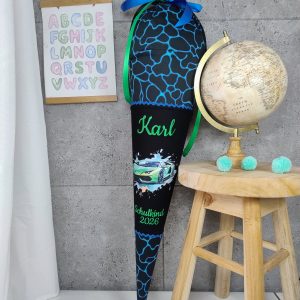 Schultüte zum bärrasic garden mit Rennautomit Namen und Schulkind Personaliesiert