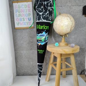 Schultüte zum Refelktbär mit Rennautomit Namen und Schulkind Personaliesiert