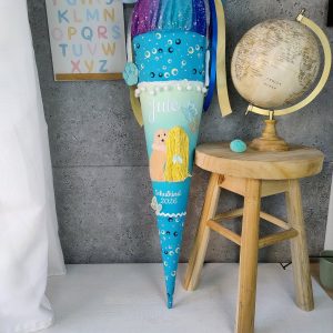 Schultüte zum Dog Basty mit Mädchen und Hund Farblaufmitte mit Tüll und Namen