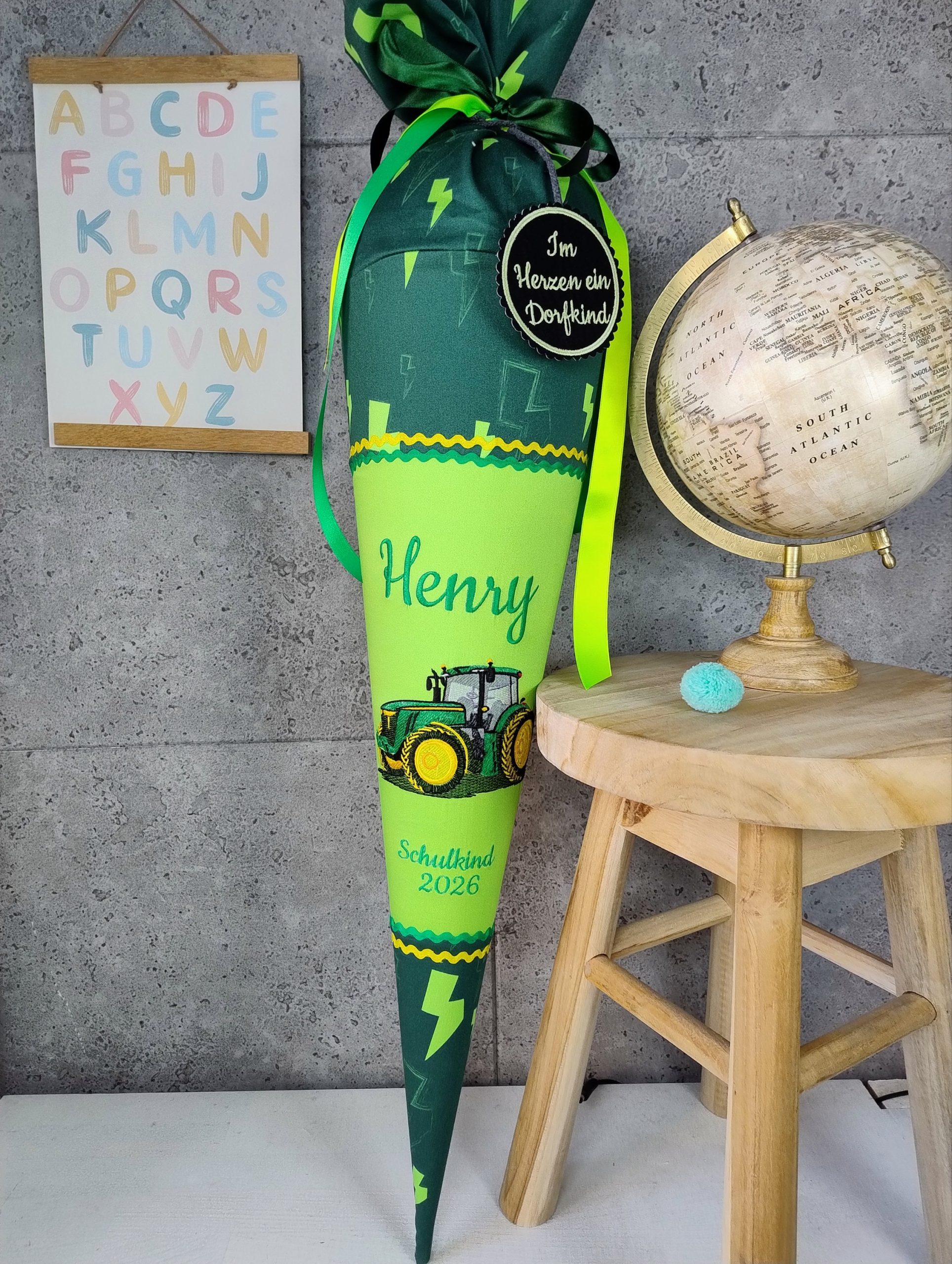 Schultüte zum Bärtastisch mit Traktor Namen und Datum