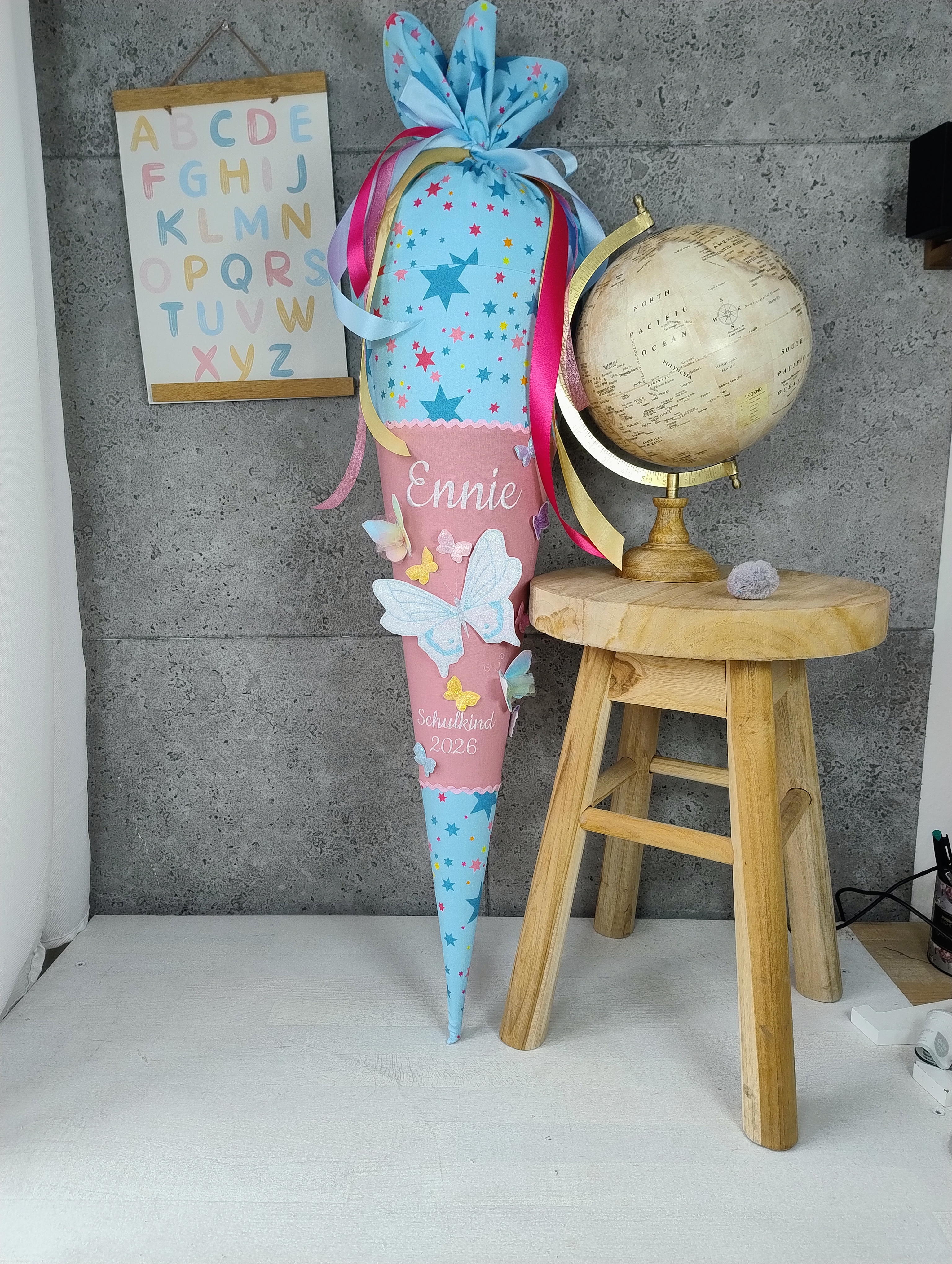 Schultüte zum Bärhext mit Schmetterlingsschwarm und Namen Personalisiert